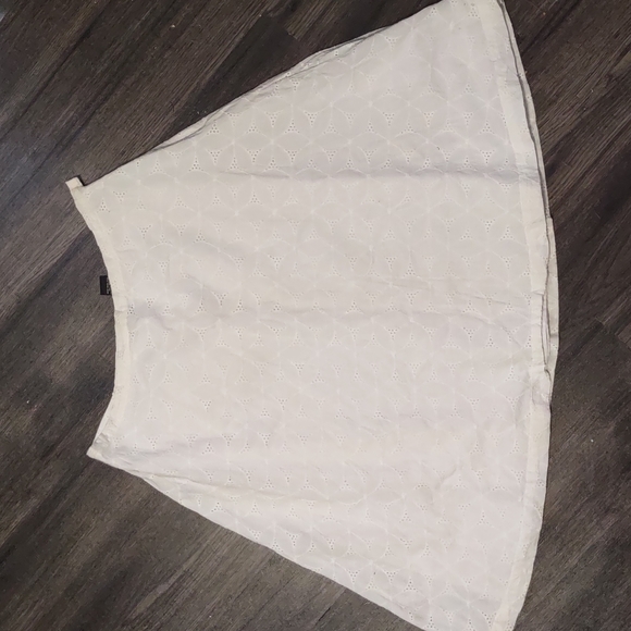 New York & Company Dresses & Skirts - White eyelet lace skirt Size 8